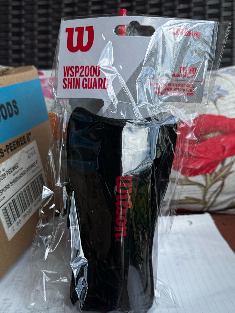 Wilson peewee shin guards - Black (WSP2000)